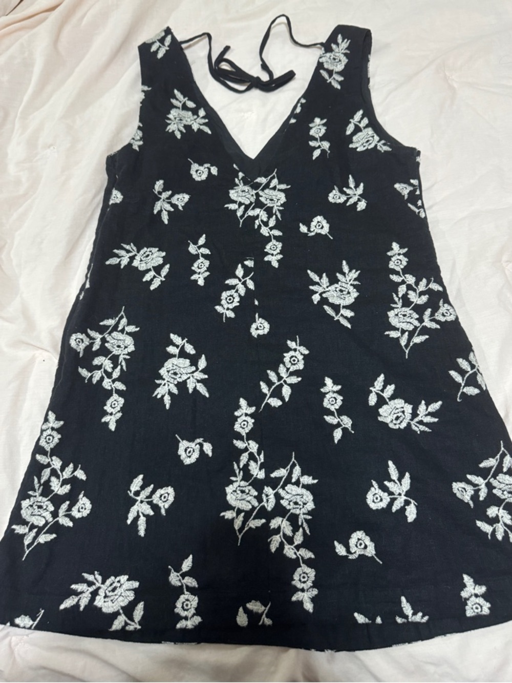 Abercrombie & Fitch Linen Cotton Blend Black Dress with White Floral Detail - Picture 3 of 4